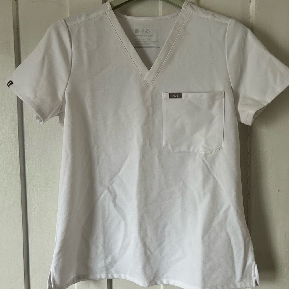 Figs White V-Neck Scrub Top and Figs Jogger Scrub Pants